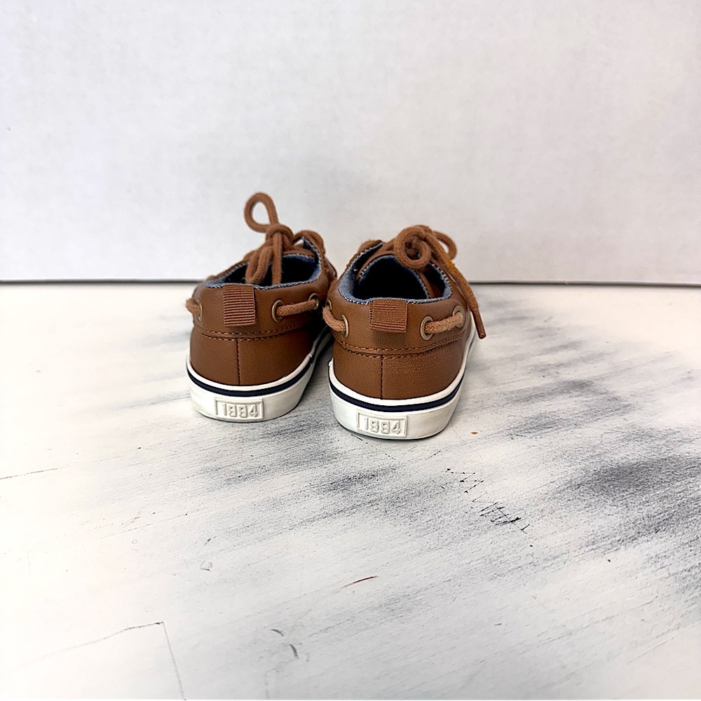 Old Navy Tan loafers , boatshoes, Faux Leather , Metal Eyelets size 7 - Picture 2 of 6